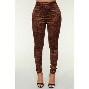 Fashion nova brown leopard pants jeans size large